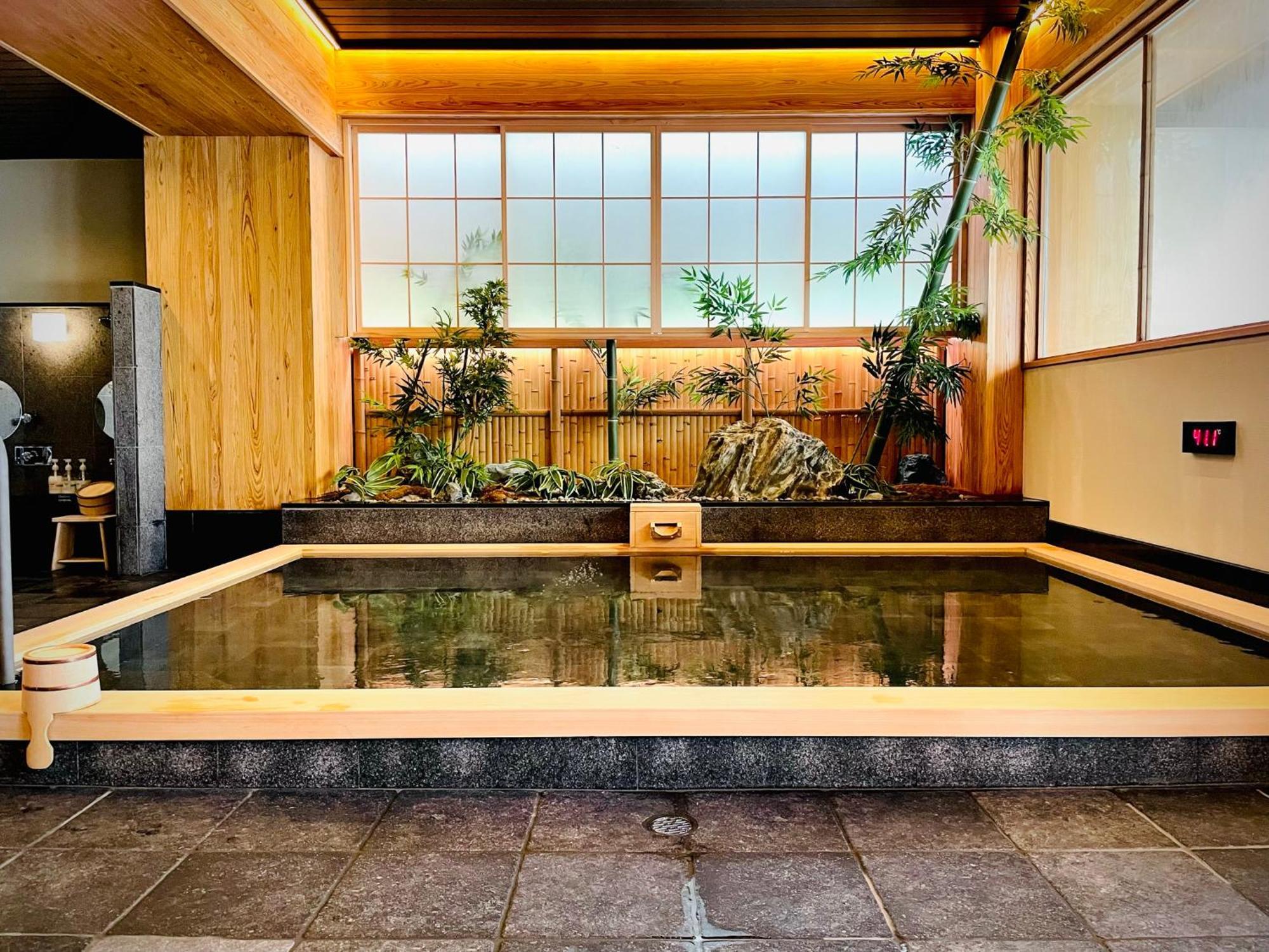 Capsle Hatago Akasaka Spablic Tokio